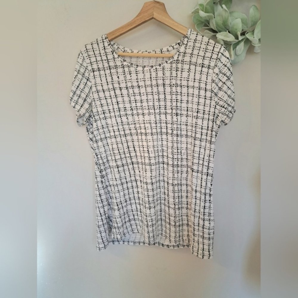 WOMEN'S Apt 9 Black + White Tops Size Large